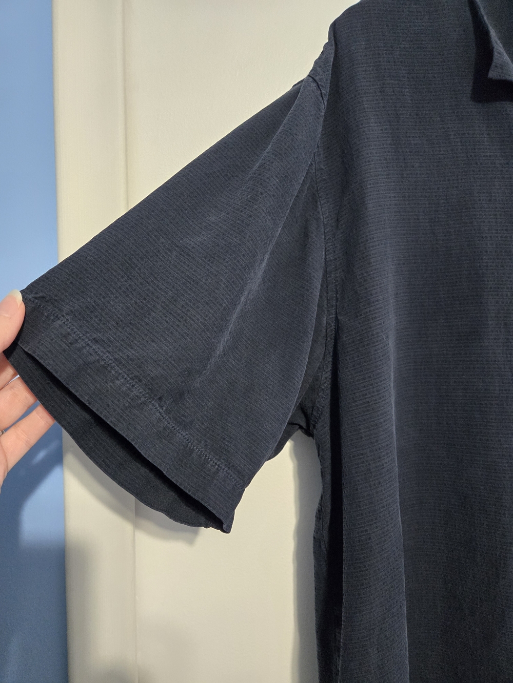 Tommy Bahama Men’s XL 100% Silk Blue Camp Shirt Short Sleeve Button Up Hawaiian - Picture 4 of 5